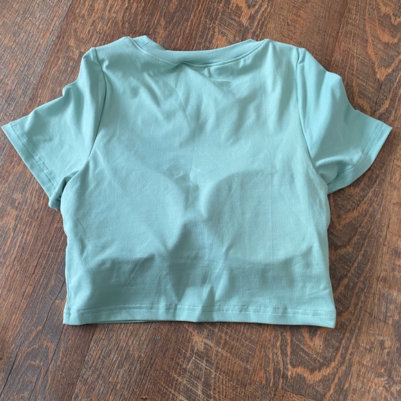 New without tags! T-Shirt Brami Crop in Mint from Klassy Network - Picture 5 of 8